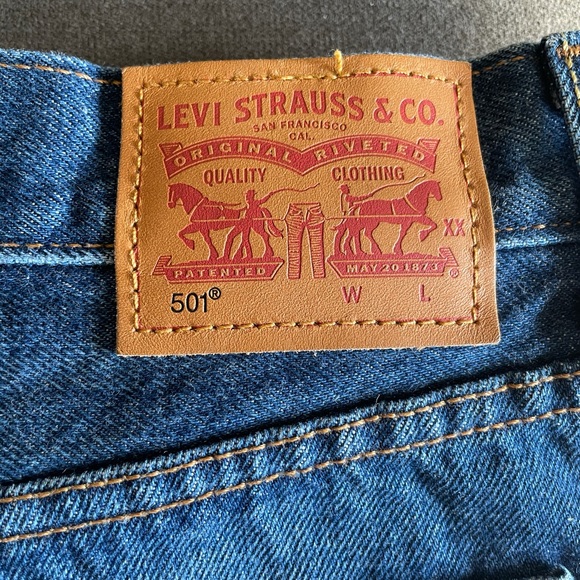 Levi Shorts - Picture 2 of 2